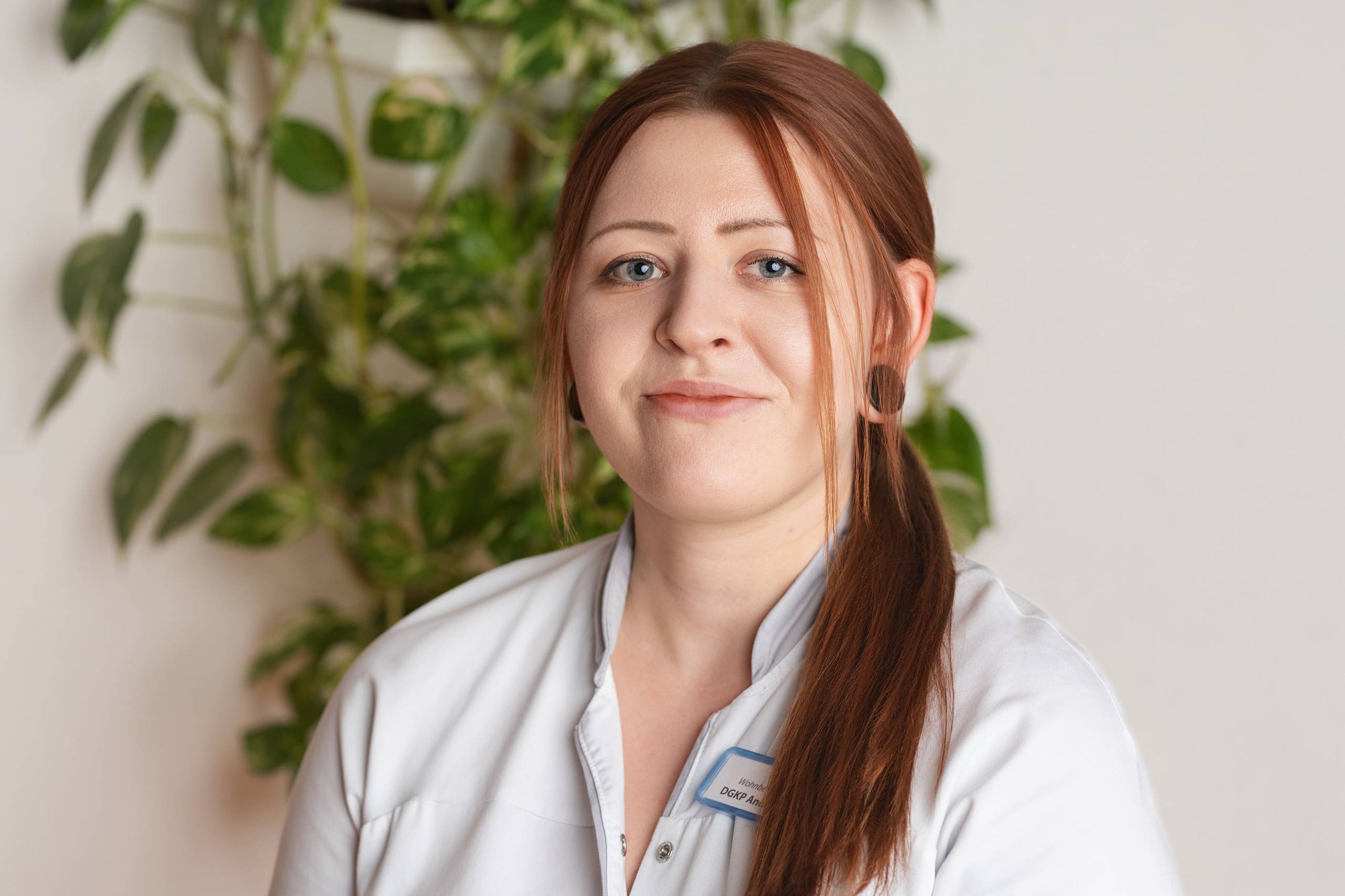 Porträt von DGKP Andrea Höfler, Wohnbereichsleiterin 4. Ebene