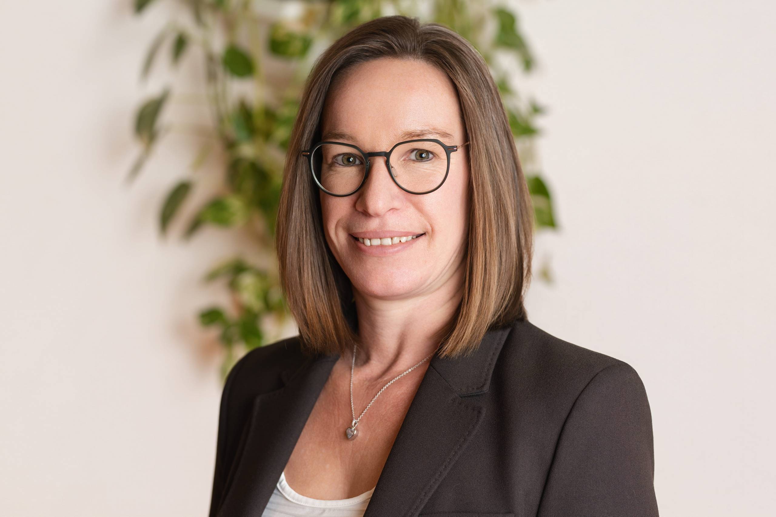 Porträt von DGKP Cornelia Zurbriggen, Vorsitzende der Personalvertretung